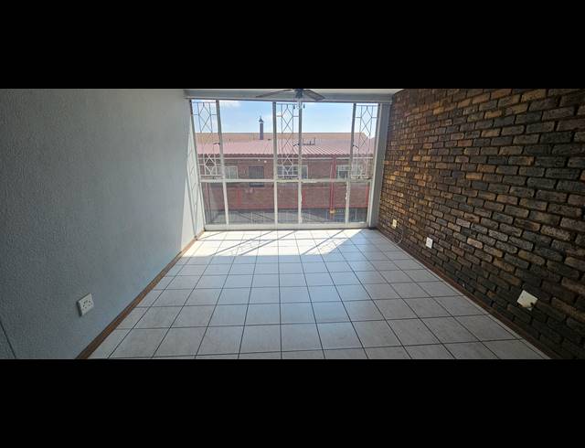 2 BEDROOM TOWNHOUSE FOR SALE IN NEW REDRUTH